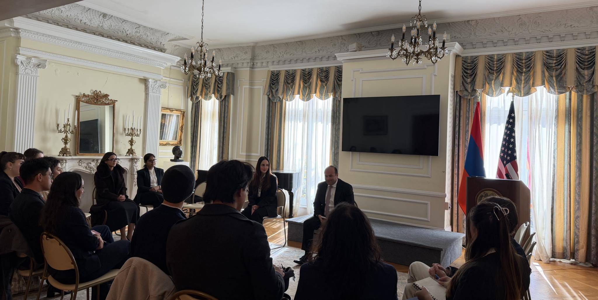 Նոյեմբերի 13-ին ՀՀ դեսպան Նարեկ Մկրտչյանը հանդիպում է ունեցել Ջոն Հոփքինսի համալսարանի Միջազգային հարաբերությունների մագիստրոսական ծրագրի մի խումբ ուսանողների հետ