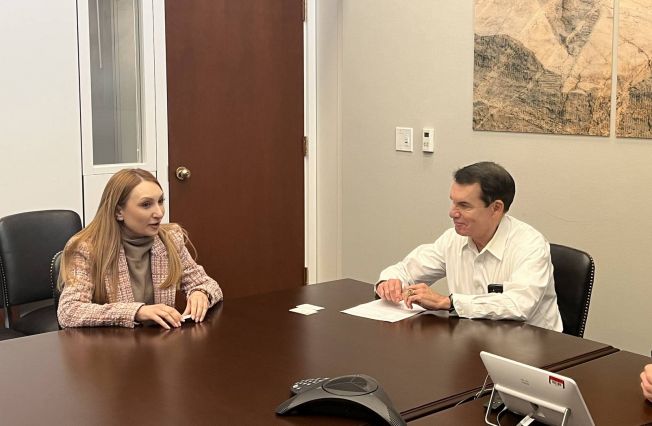 Դեսպան Մակունցը հանդիպեց ԱՄՆ սենատոր Մայք Ռաունդսի (հանրապետական, Հարավային Դակոտա) ազգային անվտանգության հարցերով խորհրդական Դեն Ադելստայնի հետ