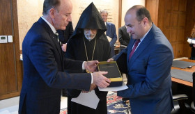 Վաշինգտոնի Աստվածաշնչի թանգարանում դեսպան Նարեկ Մկրտչյանը մասնակցել է ՀՀ վարչապետ Նիկոլ Փաշինյանի կողմից թանգարանին նվիրաբերված Աստվածաշնչի հանձնման հանդիսավոր արարողությանը