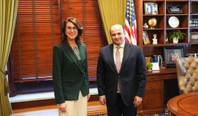 Յուտա նահանգ կատարած աշխատանքային այցի շրջանակում դեսպան Նարեկ Մկրտչյանը հանդիպում է ունեցել նահանգապետի տեղակալ և պետքարտուղար Դեյդրե Հանդերսոնի հետ