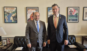 Դեսպան Մկրտչյանը հանդիպում է ունեցել ԱՄՆ Կոնգրեսի անդամ Սեթ Մագազիների հետ