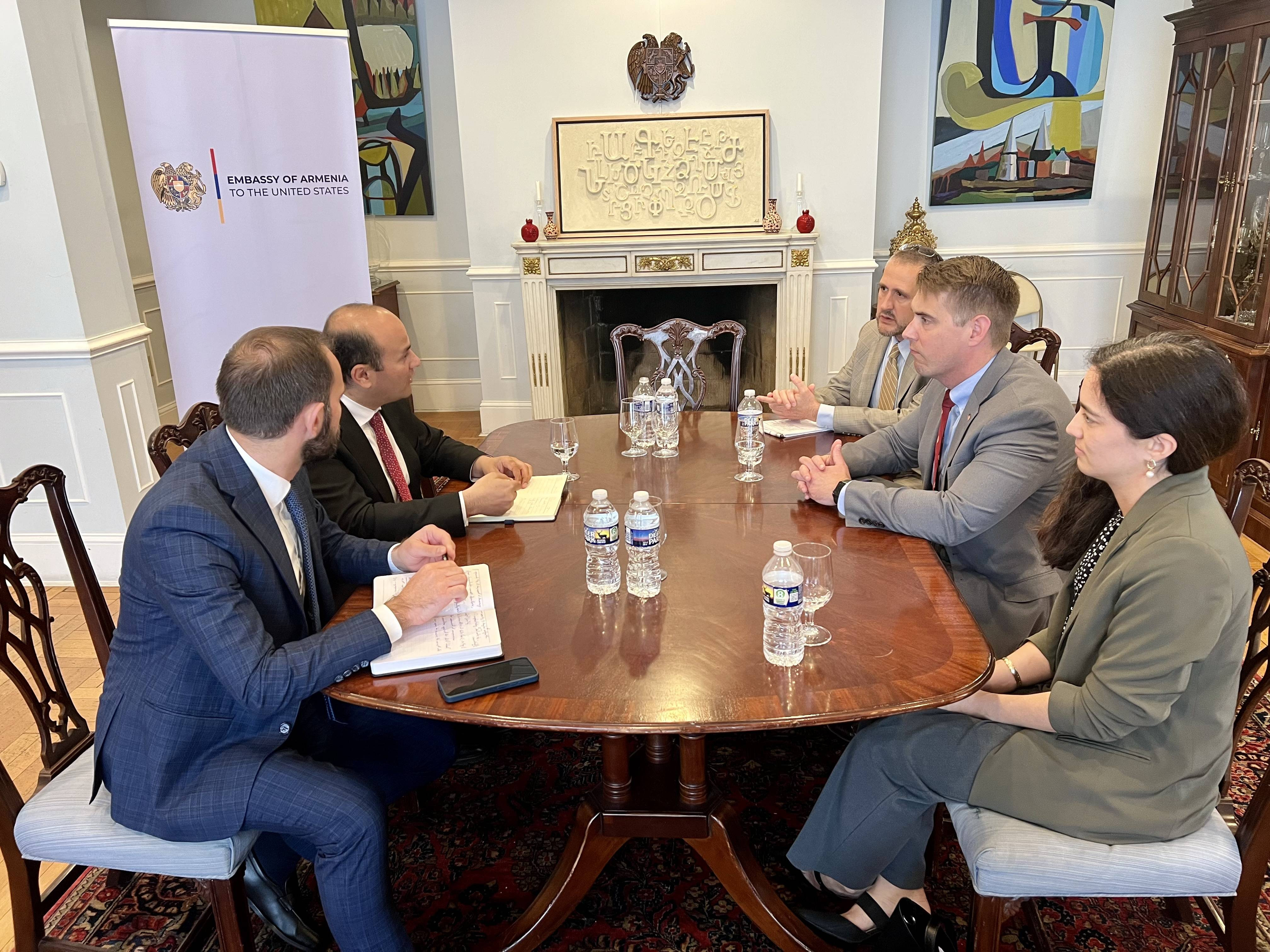 ԱՄՆ պետքարտուղարի տեղակալն այցելել է ԱՄՆ-ում ՀՀ դեսպանություն