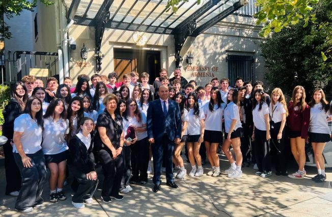 Նարեկ Մկրտչյանը դեսպանությունում հյուրընկալել է Հայկական բարեգործական ընդհանուր միության (ՀԲԸՄ) Մանուկյան&ndash;Դեմիրճյան դպրոցի (AGBU Manoogian-Demirdjian School) սաներին